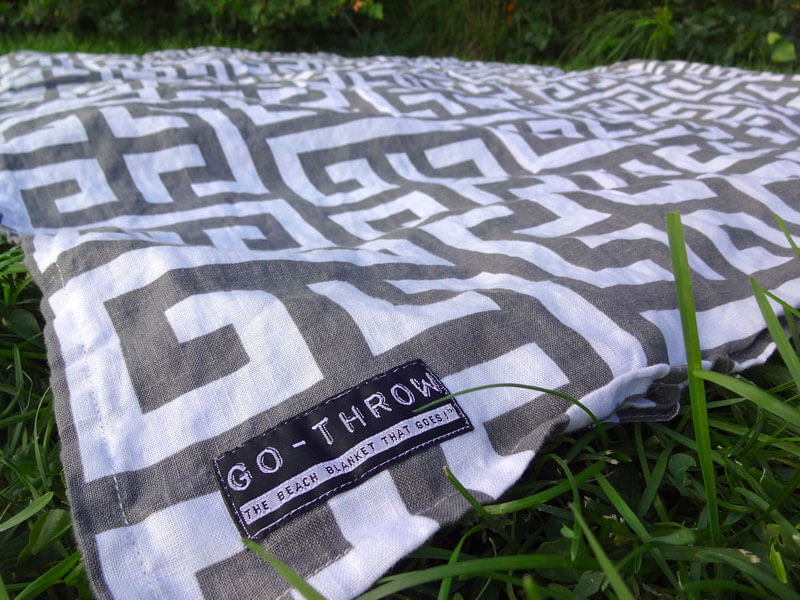 Go Throw blanket, Ares pattern in use